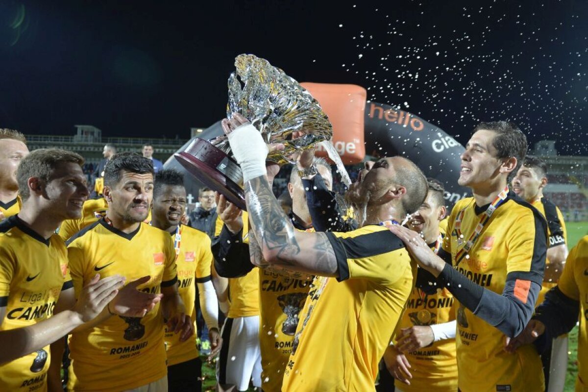 GALERIE FOTO Alibec, SHOW fără perdea la petrecerea Astrei! A băut din trofeu și a arătat că e în mare formă și în afara terenului