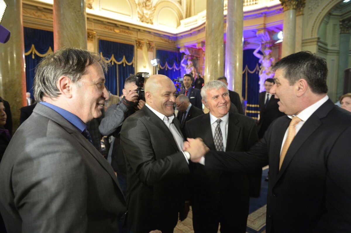 FOTO Jucătorii și antrenorii care au cucerit Cupa Campionilor în '86 au fost sărbătoriți de CSA: "Au trecut prea repede 30 de ani!"