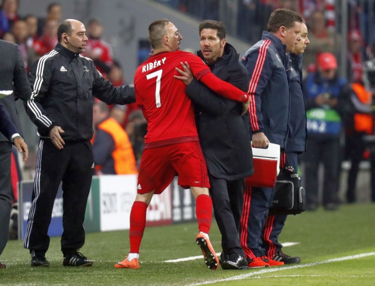 VIDEO+FOTO Tensiune extremă la Bayern - Atletico » Simeone și-a îmbrâncit un colaborator + Ribery l-a ținut pe antrenor să nu sară la bătaie