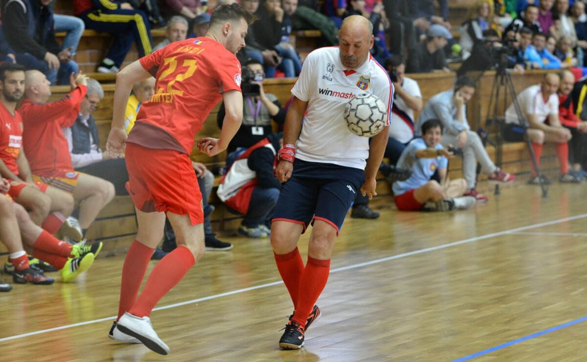 FOTO Steaua magică, ediţia originală » Campionii de la Sevilla '86 încă îmblânzesc mingea. Imagini inedite de la Cheile Grădiştei