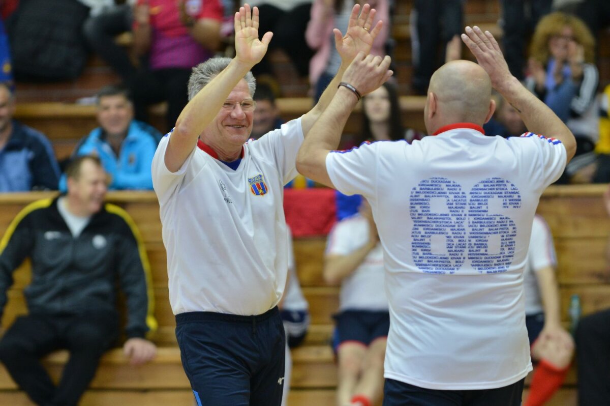 FOTO Steaua magică, ediţia originală » Campionii de la Sevilla '86 încă îmblânzesc mingea. Imagini inedite de la Cheile Grădiştei