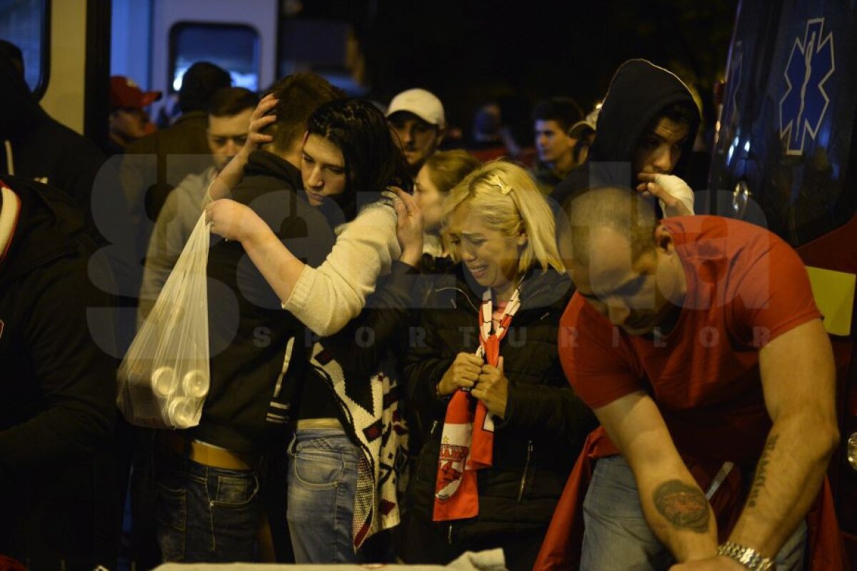 FOTO Durere fără margini » Dinamoviștii au plâns în hohote și au aprins lumânări la Urgență şi pe gazonul din Ştefan cel Mare! Jucătorii s-au alăturat