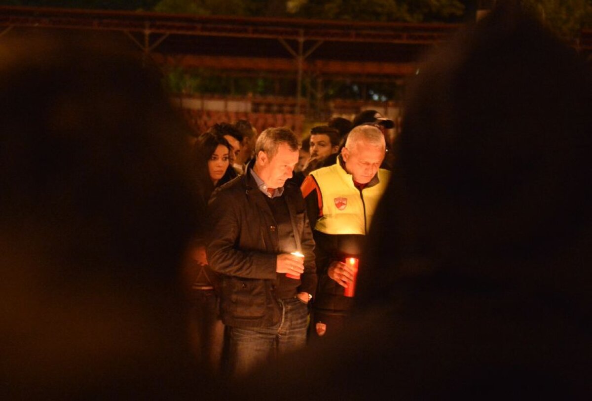 FOTO Durere fără margini » Dinamoviștii au plâns în hohote și au aprins lumânări la Urgență şi pe gazonul din Ştefan cel Mare! Jucătorii s-au alăturat