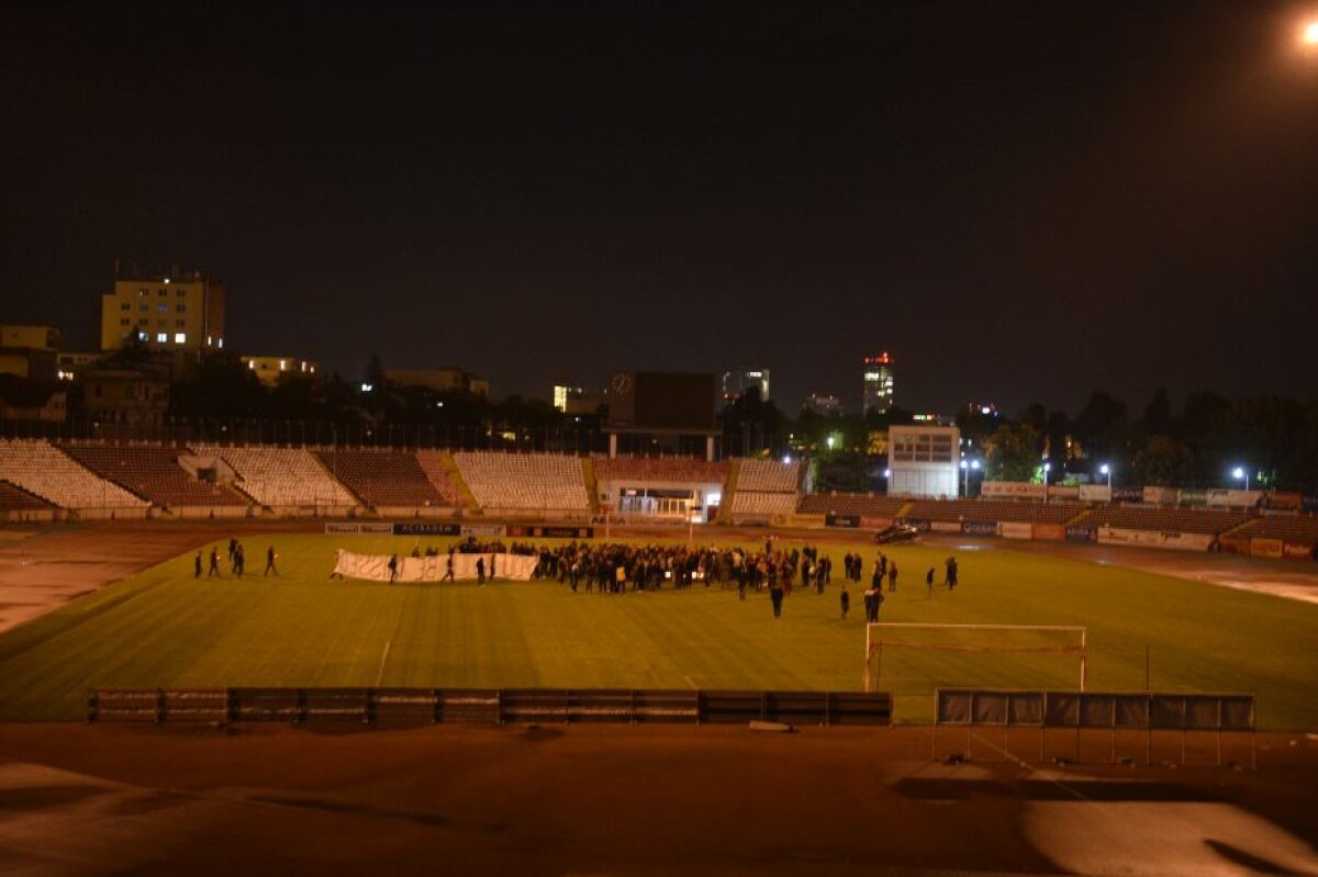 FOTO Durere fără margini » Dinamoviștii au plâns în hohote și au aprins lumânări la Urgență şi pe gazonul din Ştefan cel Mare! Jucătorii s-au alăturat