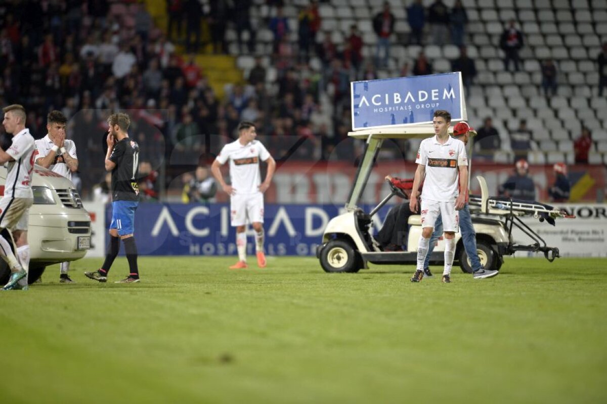 FOTO Imaginile durerii » Jucătorii dinamoviști au plâns în hohote pe gazon, sfâșiați după tragedia lui Ekeng