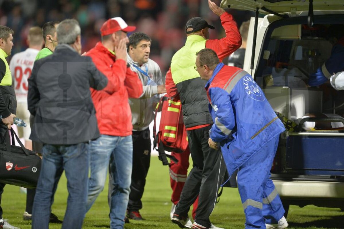 FOTO Imaginile durerii » Jucătorii dinamoviști au plâns în hohote pe gazon, sfâșiați după tragedia lui Ekeng