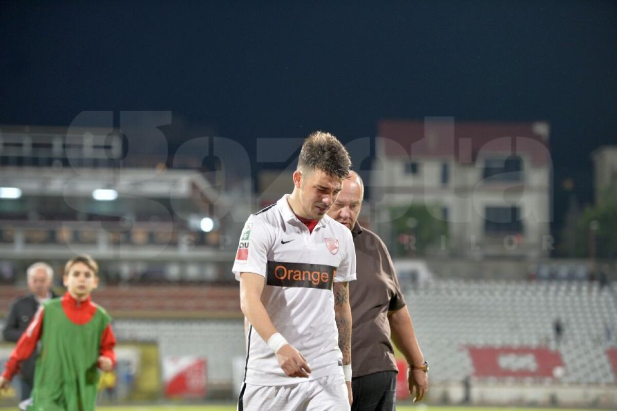 FOTO Imaginile durerii » Jucătorii dinamoviști au plâns în hohote pe gazon, sfâșiați după tragedia lui Ekeng