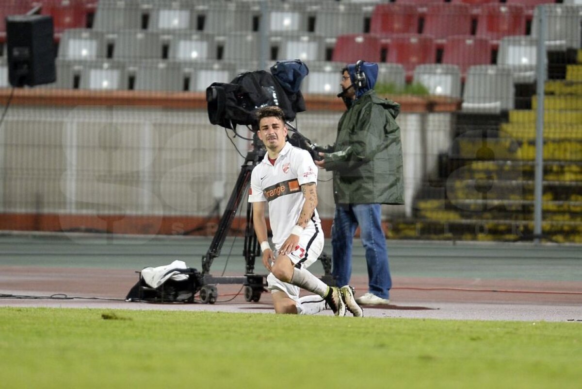 FOTO Imaginile durerii » Jucătorii dinamoviști au plâns în hohote pe gazon, sfâșiați după tragedia lui Ekeng