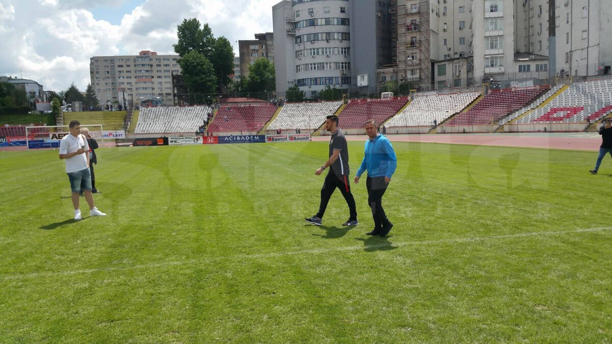 UPDATE VIDEO și FOTO Arena din Ștefan cel Mare s-a transformat în loc de pelerinaj » Steaua, Dinamo și Rapid au venit la stadion pentru a aprinde o lumânare în memoria lui Ekeng