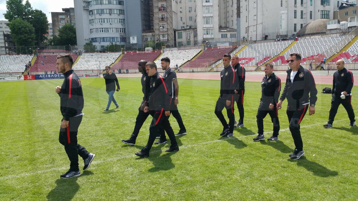 UPDATE VIDEO și FOTO Arena din Ștefan cel Mare s-a transformat în loc de pelerinaj » Steaua, Dinamo și Rapid au venit la stadion pentru a aprinde o lumânare în memoria lui Ekeng