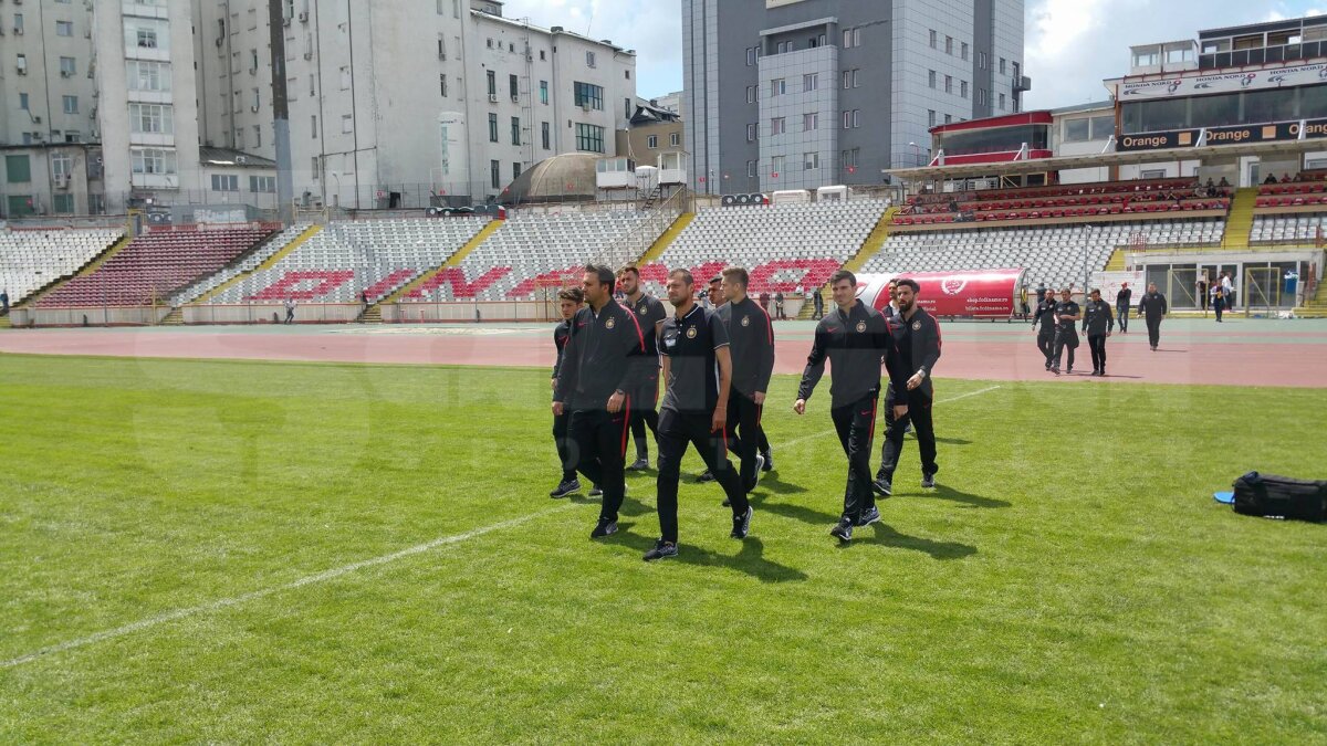 UPDATE VIDEO și FOTO Arena din Ștefan cel Mare s-a transformat în loc de pelerinaj » Steaua, Dinamo și Rapid au venit la stadion pentru a aprinde o lumânare în memoria lui Ekeng
