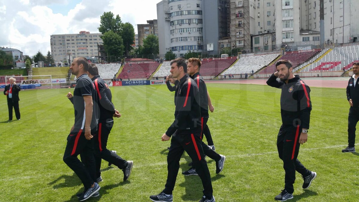 UPDATE VIDEO și FOTO Arena din Ștefan cel Mare s-a transformat în loc de pelerinaj » Steaua, Dinamo și Rapid au venit la stadion pentru a aprinde o lumânare în memoria lui Ekeng