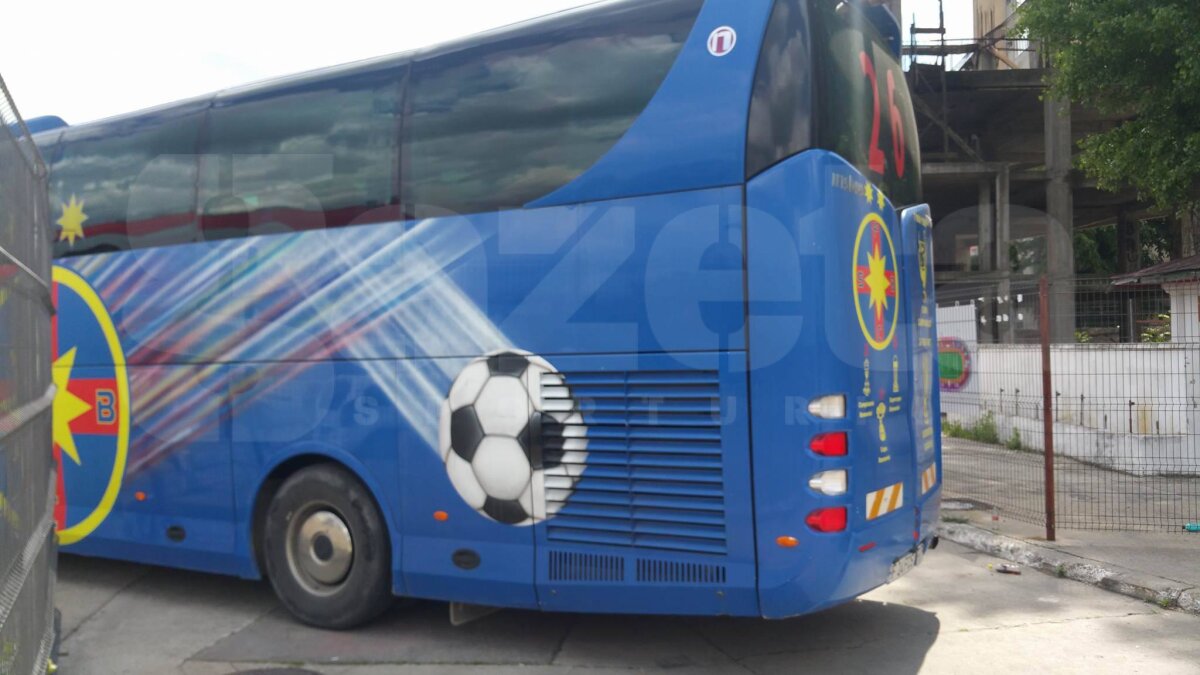 UPDATE VIDEO și FOTO Arena din Ștefan cel Mare s-a transformat în loc de pelerinaj » Steaua, Dinamo și Rapid au venit la stadion pentru a aprinde o lumânare în memoria lui Ekeng