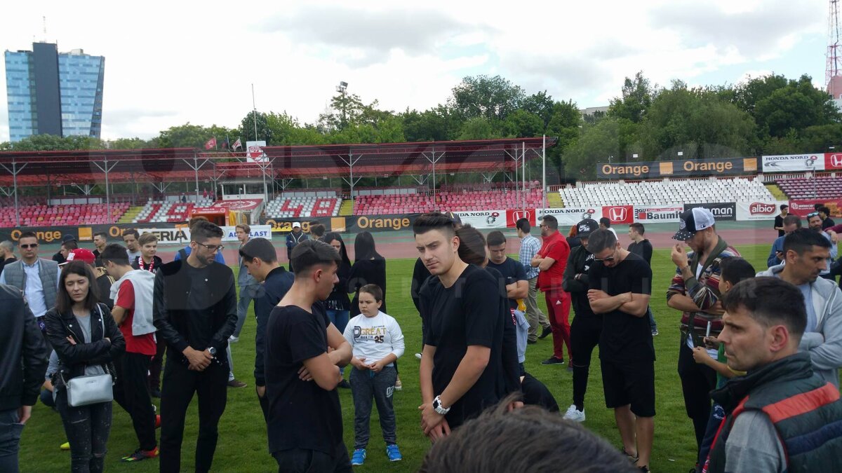 UPDATE VIDEO și FOTO Arena din Ștefan cel Mare s-a transformat în loc de pelerinaj » Steaua, Dinamo și Rapid au venit la stadion pentru a aprinde o lumânare în memoria lui Ekeng