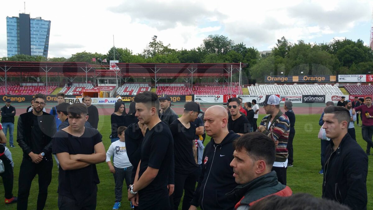 UPDATE VIDEO și FOTO Arena din Ștefan cel Mare s-a transformat în loc de pelerinaj » Steaua, Dinamo și Rapid au venit la stadion pentru a aprinde o lumânare în memoria lui Ekeng