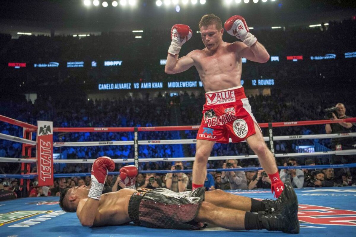 FOTO + VIDEO KO devastator reușit de Canelo Alvarez » Amir Khan a fost transportat la spital imediat după meci!