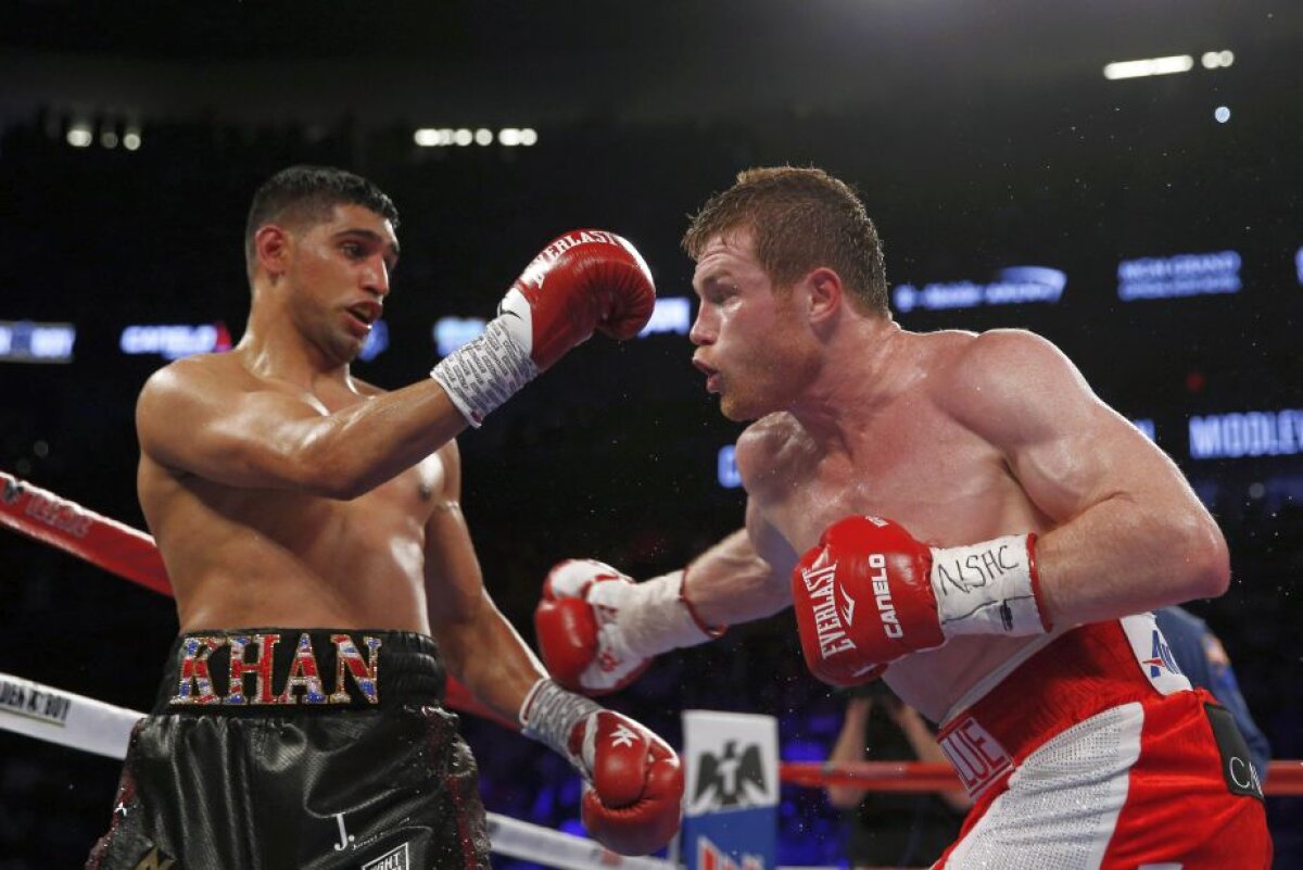 FOTO + VIDEO KO devastator reușit de Canelo Alvarez » Amir Khan a fost transportat la spital imediat după meci!