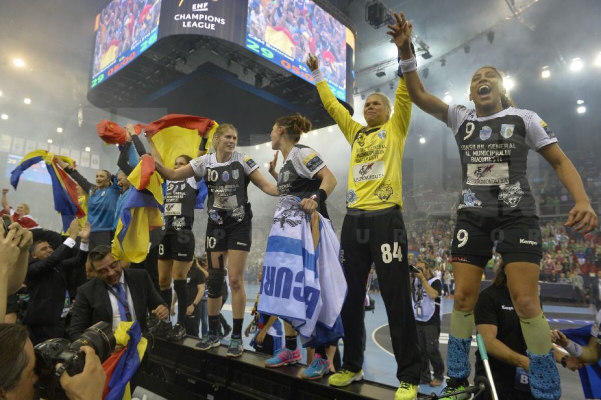 GALERIE FOTO Imagini superbe de la premierea fetelor de la CSM București după câștigarea Ligii Campionilor