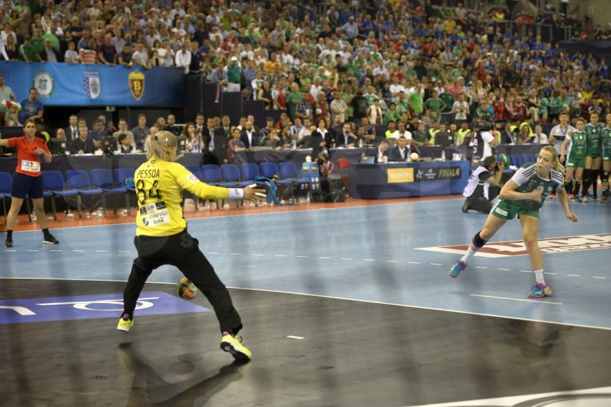 GALERIE FOTO Imagini superbe de la premierea fetelor de la CSM București după câștigarea Ligii Campionilor