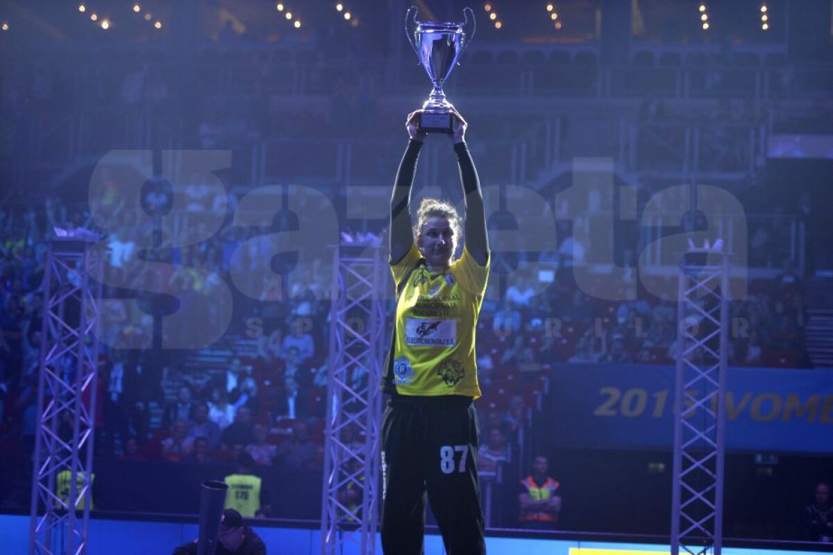 GALERIE FOTO Imagini superbe de la premierea fetelor de la CSM București după câștigarea Ligii Campionilor