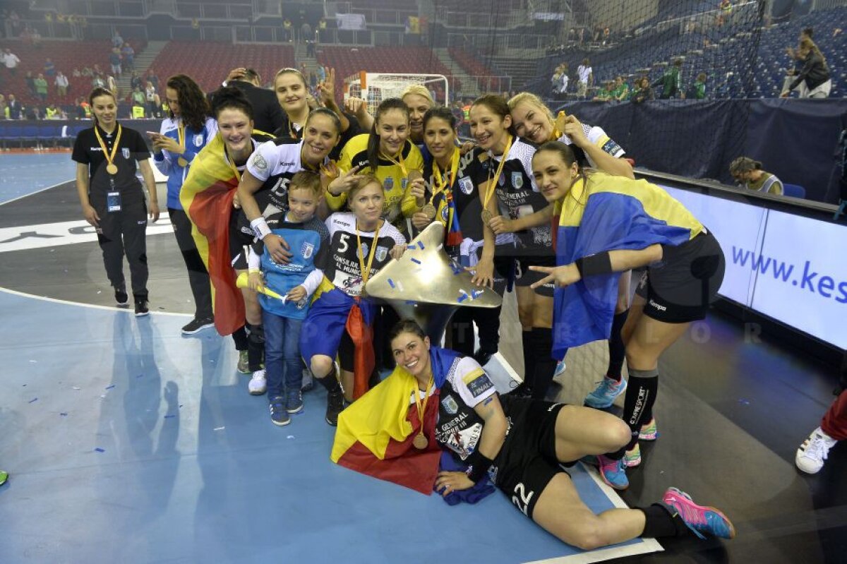 GALERIE FOTO Imagini superbe de la premierea fetelor de la CSM București după câștigarea Ligii Campionilor