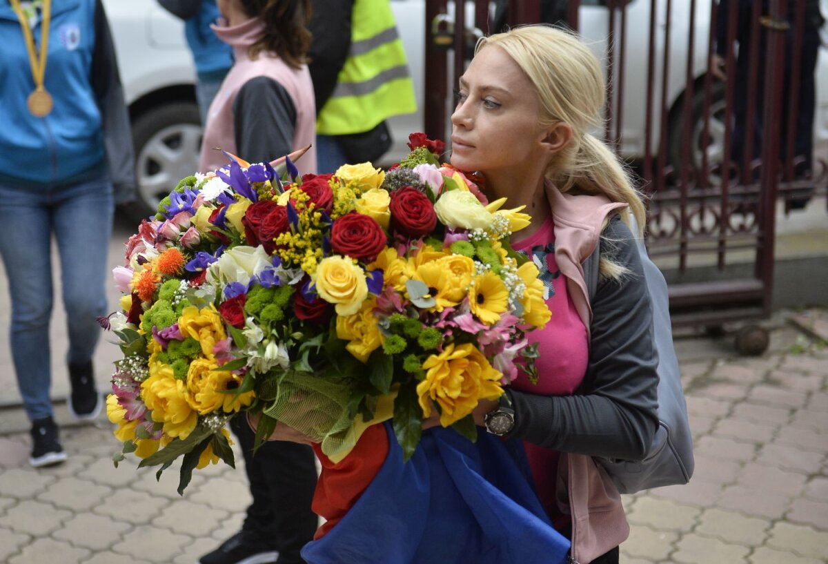 FOTO România recunoscătoare » O țară întreagă la picioarele lor » Campioanele Europei au fost aplaudate inclusiv de președintele Klaus Johannis