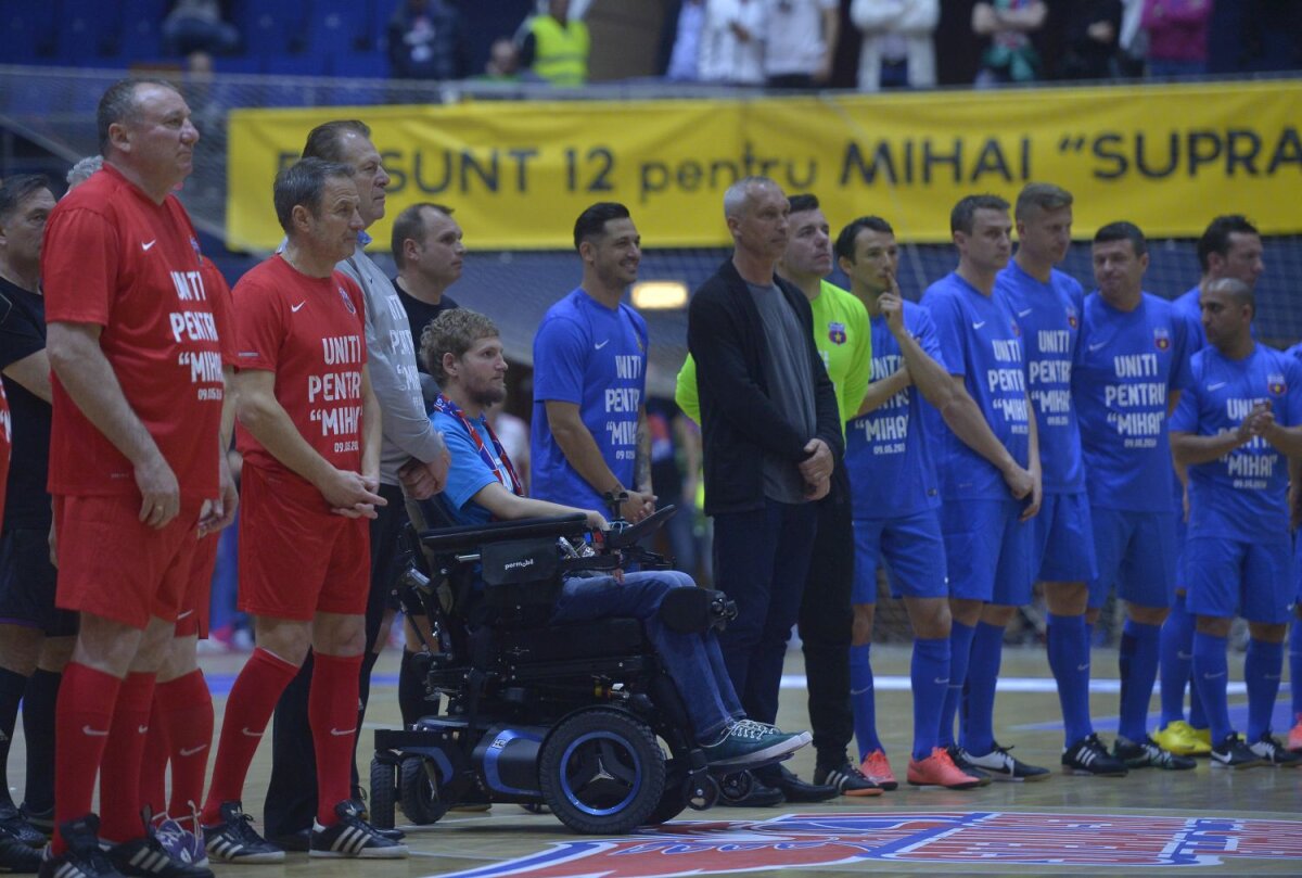 FOTO Uniţi pentru Mihai » Generațiile Steaua '86 și Steaua 2006 au jucat un meci caritabil în sprijinul lui Neșu