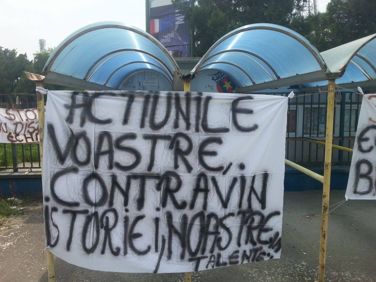 FOTO Protest în fața stadionului Ghencea! Bannere afișate de fani: "Stop! Nu distruge echipa!"