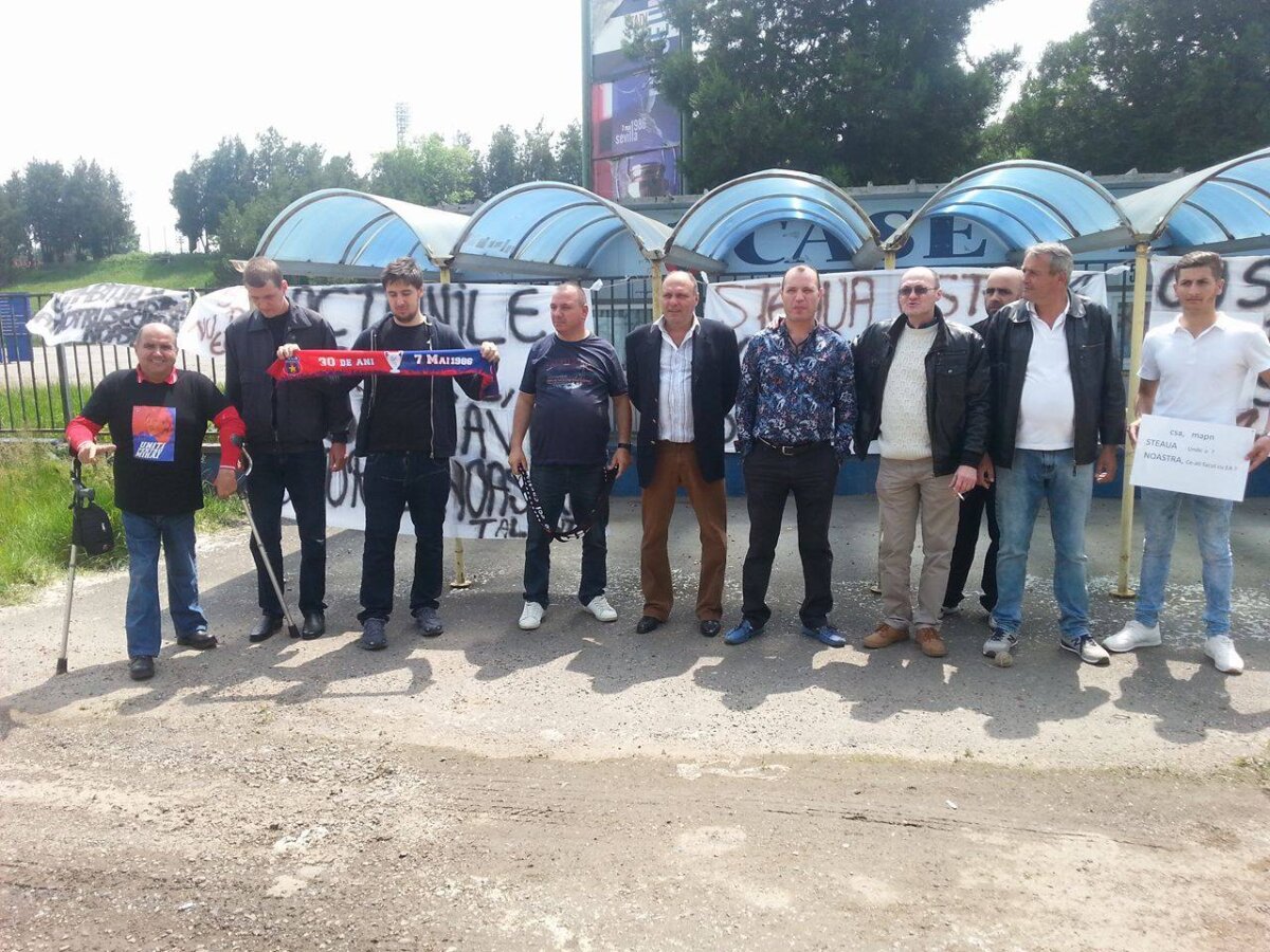 FOTO Protest în fața stadionului Ghencea! Bannere afișate de fani: "Stop! Nu distruge echipa!"