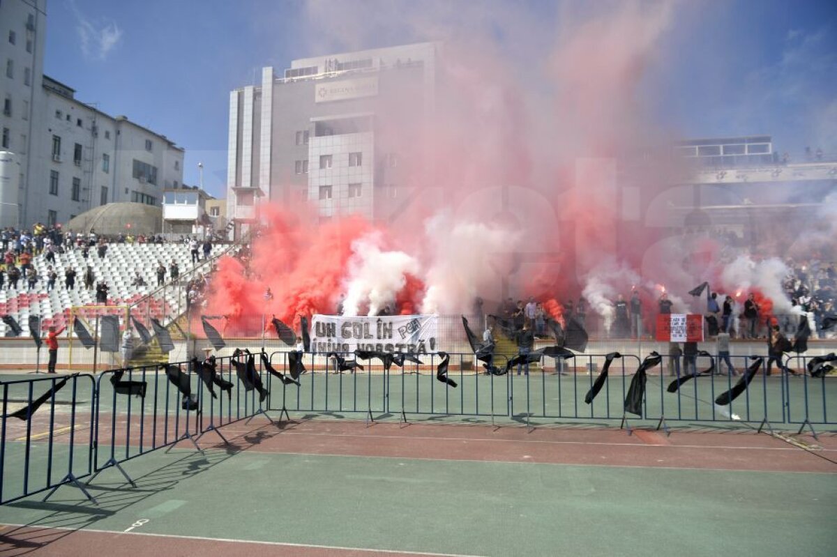 VIDEO Ultimul "meci"! Suporterii lui Dinamo i-au adus un ultim omagiu lui Ekeng
