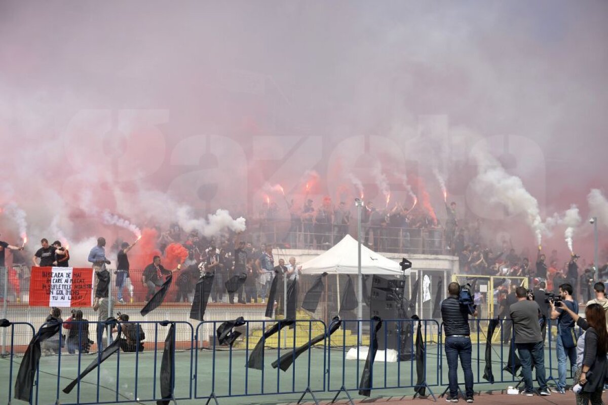 VIDEO Ultimul "meci"! Suporterii lui Dinamo i-au adus un ultim omagiu lui Ekeng