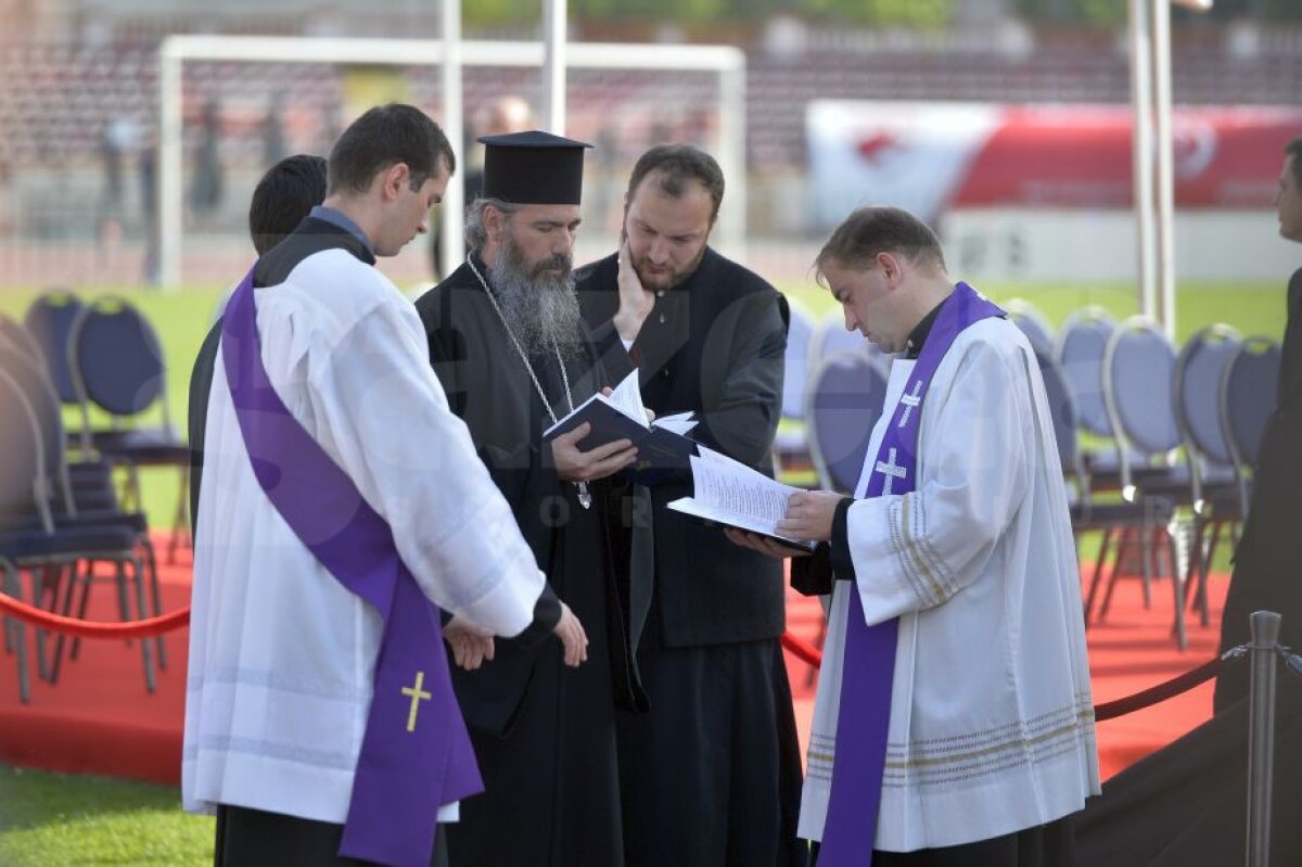 VIDEO+FOTO UPDATE Cortegiul funerar a plecat spre aeroport » Toate detaliile de la fața locului