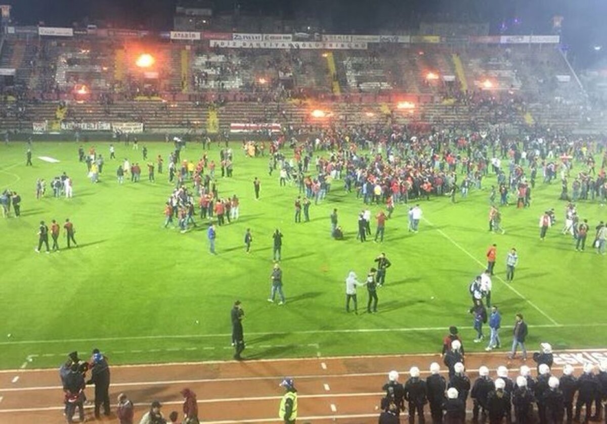 VIDEO + FOTO Au dat foc la stadion după ce echipa aproape că a retrogradat! Scene șocante într-un campionat al Europei