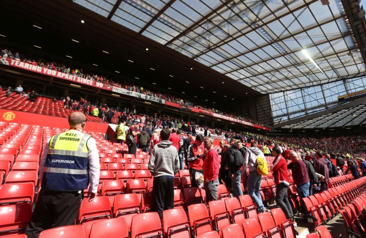 VIDEO și FOTO UPDATE Alertă la Manchester! Stadionul a fost evacuat cu câteva minute înainte de startul ultimului meci al sezonului! În stadion a avut loc o explozie controlată