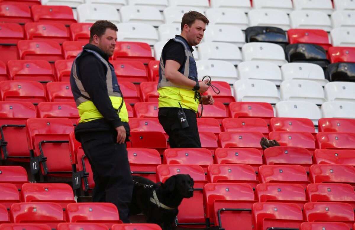 VIDEO și FOTO UPDATE Alertă la Manchester! Stadionul a fost evacuat cu câteva minute înainte de startul ultimului meci al sezonului! În stadion a avut loc o explozie controlată