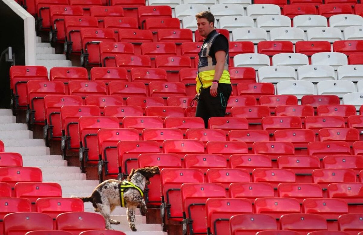 VIDEO și FOTO UPDATE Alertă la Manchester! Stadionul a fost evacuat cu câteva minute înainte de startul ultimului meci al sezonului! În stadion a avut loc o explozie controlată