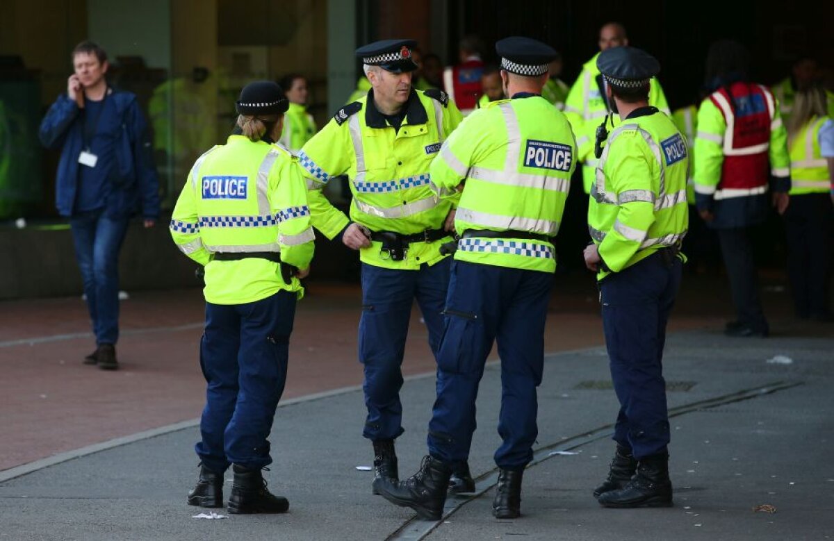 VIDEO și FOTO UPDATE Alertă la Manchester! Stadionul a fost evacuat cu câteva minute înainte de startul ultimului meci al sezonului! În stadion a avut loc o explozie controlată