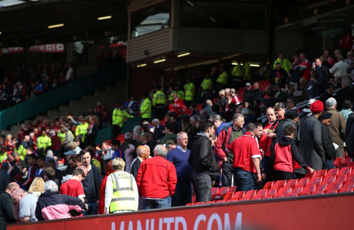 VIDEO și FOTO UPDATE Alertă la Manchester! Stadionul a fost evacuat cu câteva minute înainte de startul ultimului meci al sezonului! În stadion a avut loc o explozie controlată