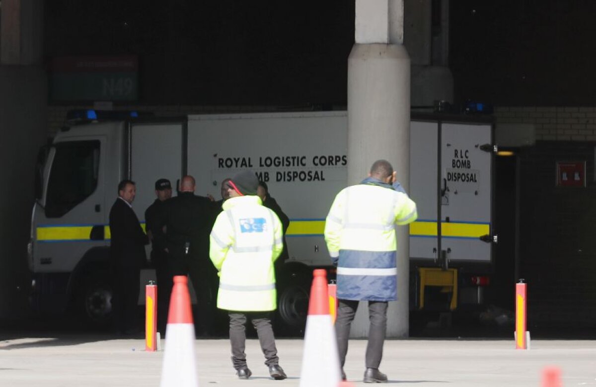 VIDEO și FOTO UPDATE Alertă la Manchester! Stadionul a fost evacuat cu câteva minute înainte de startul ultimului meci al sezonului! În stadion a avut loc o explozie controlată