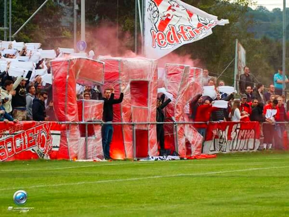 FOTO Spectacol de zile mari în liga a 6-a » Suporterii au făcut show la sărbătoarea de promovare a echipei