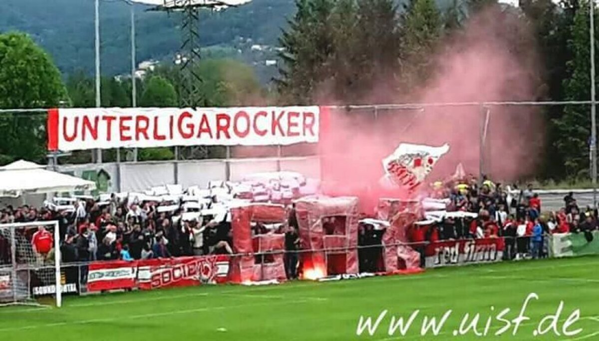 FOTO Spectacol de zile mari în liga a 6-a » Suporterii au făcut show la sărbătoarea de promovare a echipei