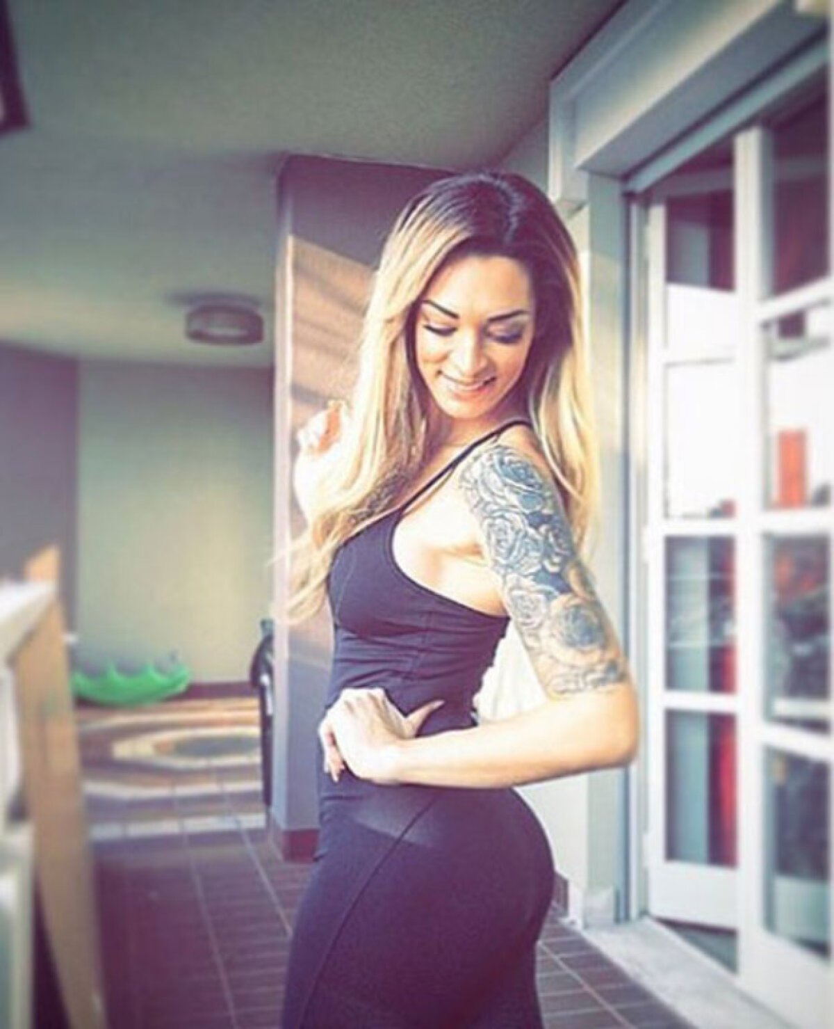 FOTO A rămas fără bloggeriță » Menez a pierdut-o pe celebra Emilie Nef Naf