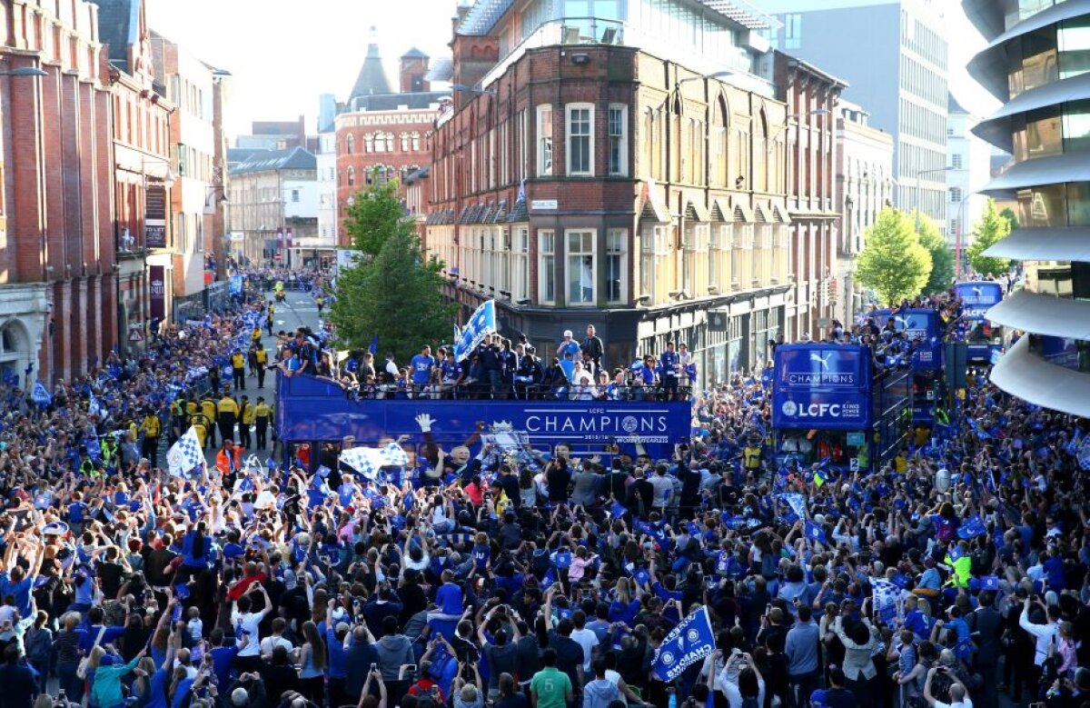 GALERIE FOTO și VIDEO Muzică, majorete și trofeul Premier League » Ranieri&Co au celebrat primul titlu din istorie printr-o festivitate grandioasă  