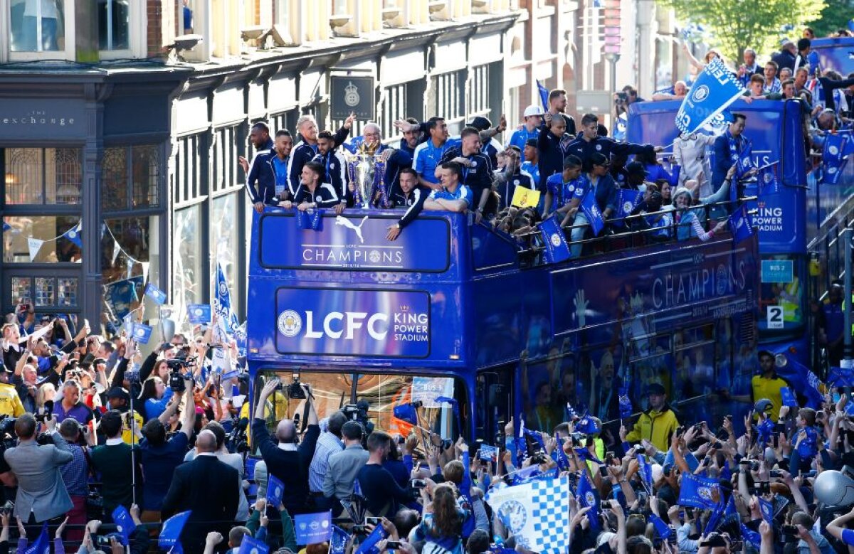 GALERIE FOTO și VIDEO Muzică, majorete și trofeul Premier League » Ranieri&Co au celebrat primul titlu din istorie printr-o festivitate grandioasă  