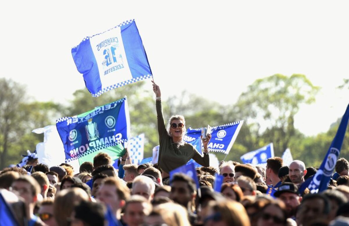 GALERIE FOTO și VIDEO Muzică, majorete și trofeul Premier League » Ranieri&Co au celebrat primul titlu din istorie printr-o festivitate grandioasă  