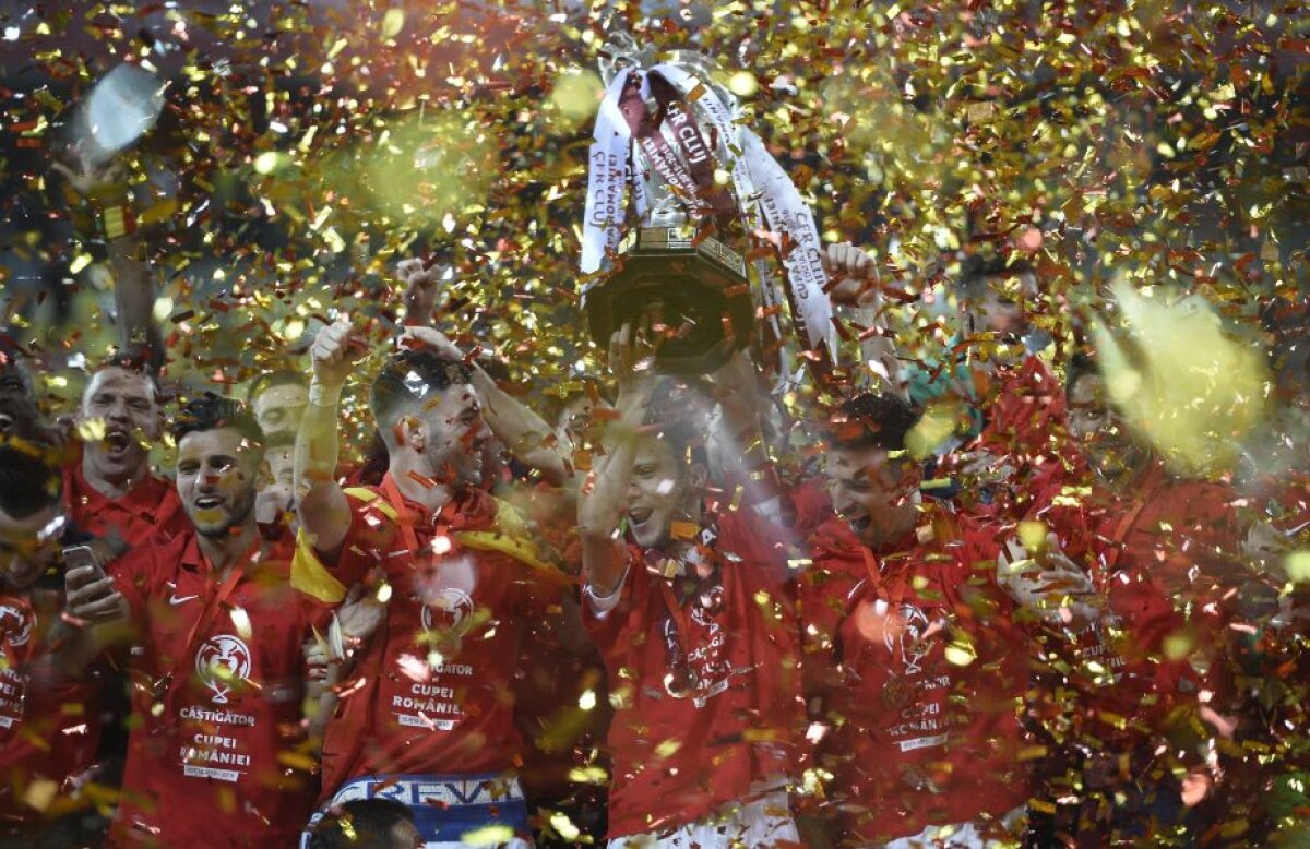 GALERIE FOTO Ardelenii și trofeul sau cum arată bucuria, în 8 imagini succesive » Cupa a ajuns în Gruia după o pauză de șase ani 
