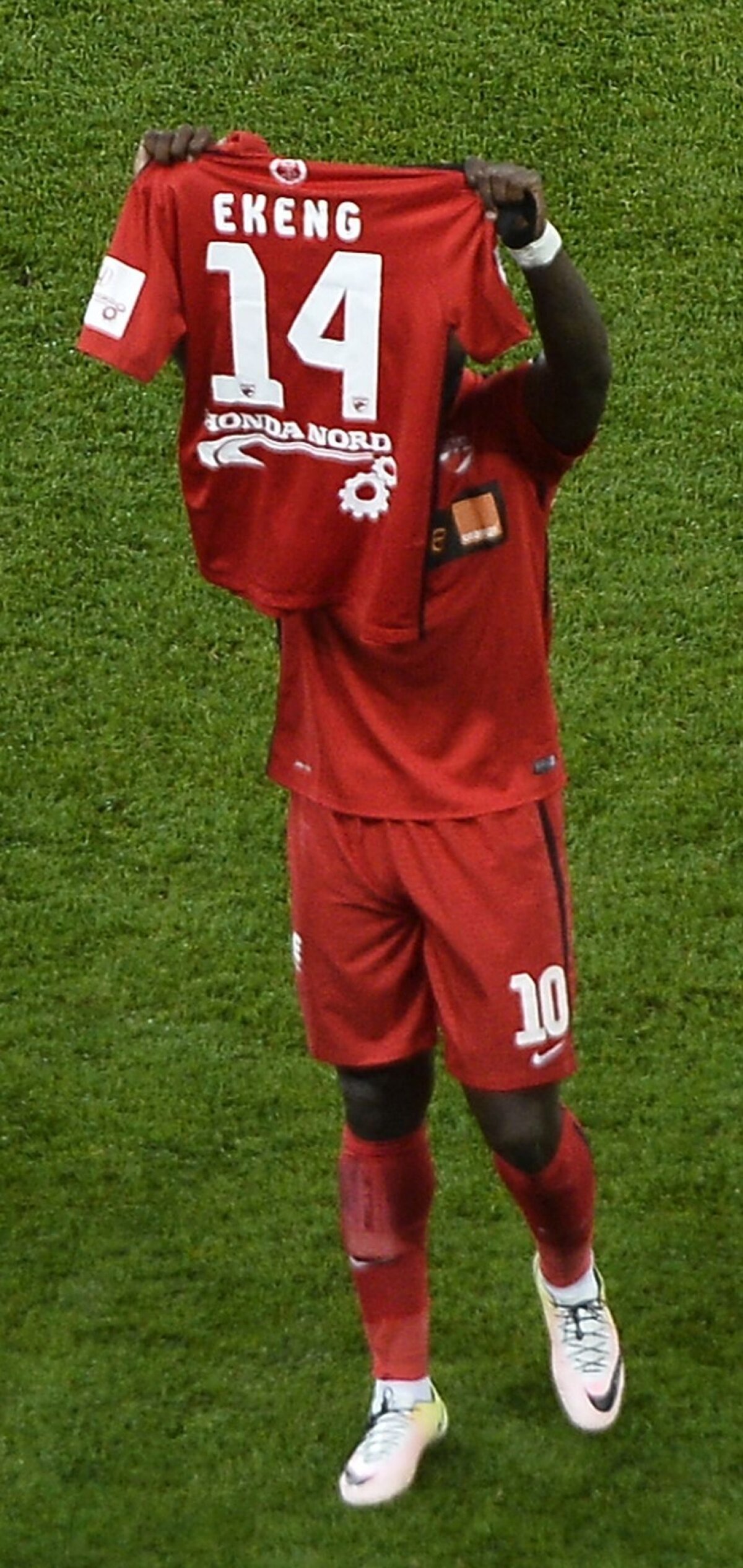 VIDEO+FOTO Traian şi Imperiul CFR » Dinamo a onorat amintirea lui Ekeng cu spectacol în tribune şi determinare pe teren, dar a pierdut trofeul la penalty-uri