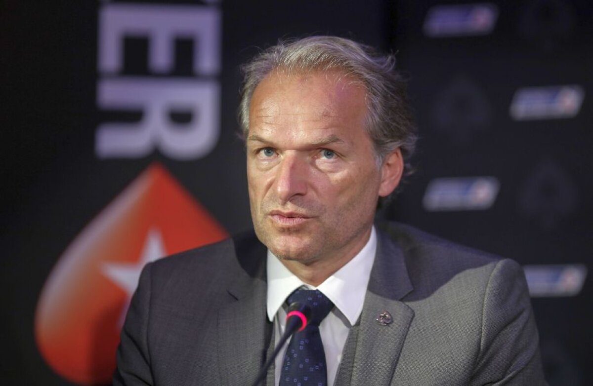 Daniel Negreanu: "În două luni poți ajunge să faci bani din poker"