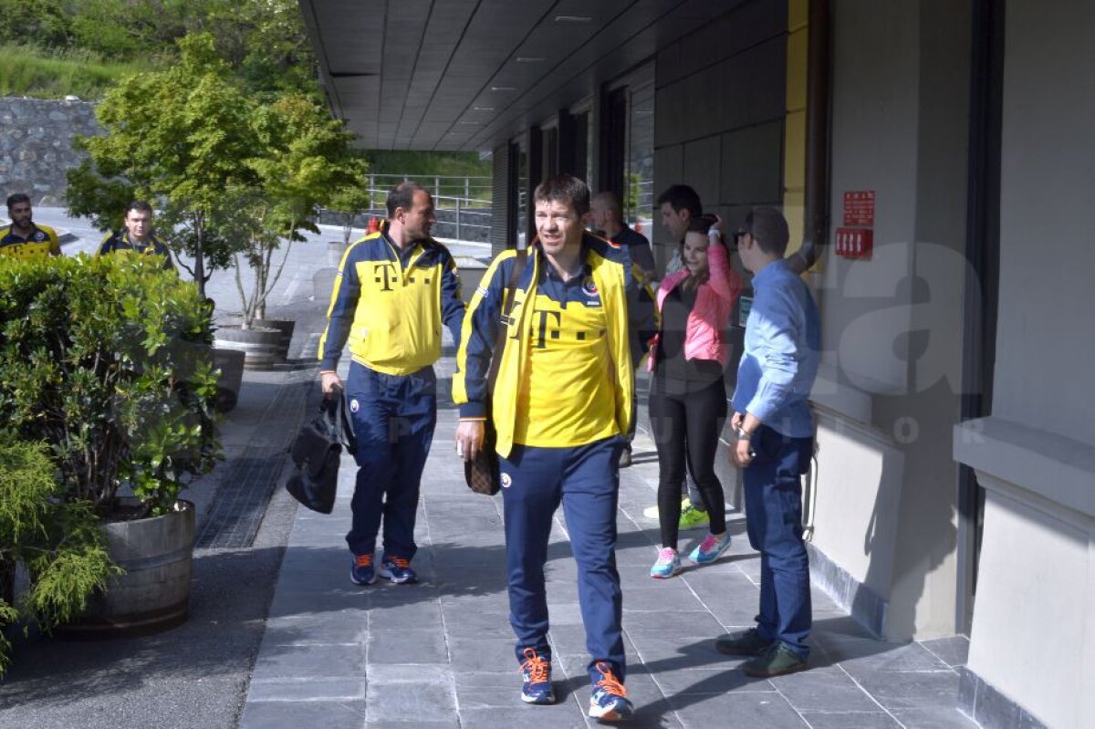 VIDEO+FOTO "Tricolorii" au ajuns în Italia cu zâmbetul pe buze