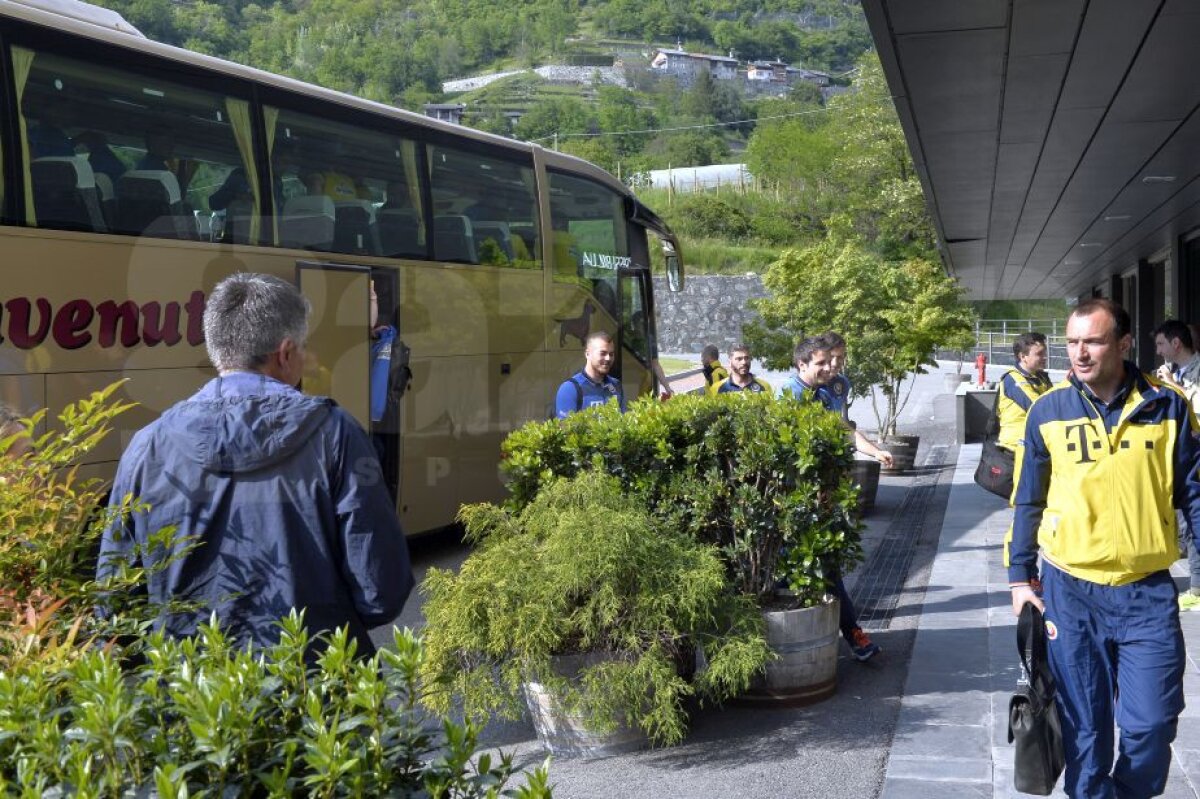 VIDEO+FOTO "Tricolorii" au ajuns în Italia cu zâmbetul pe buze